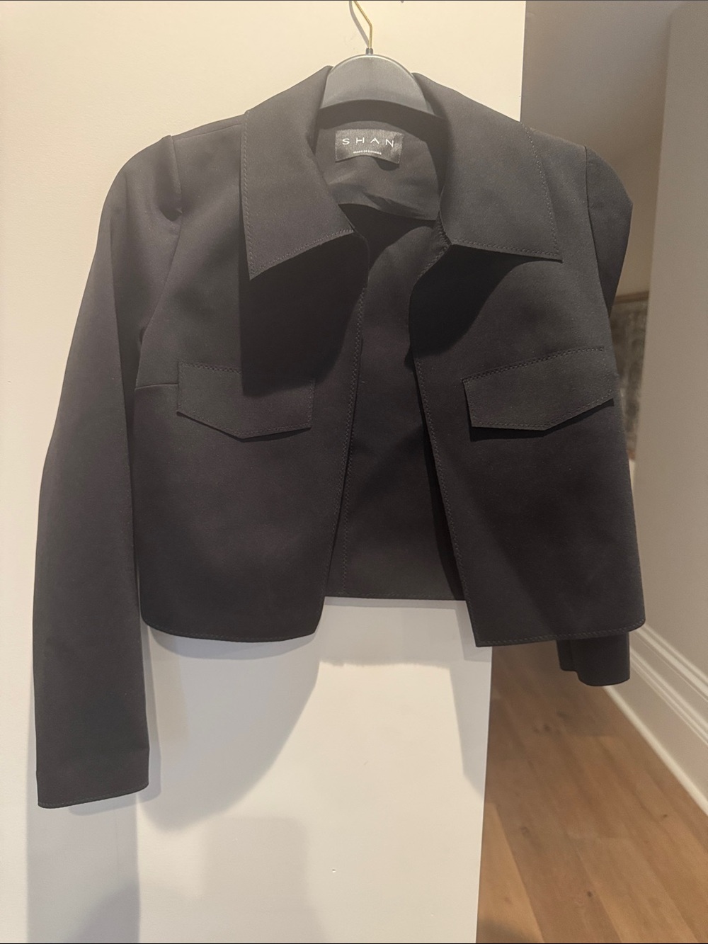 SHAN Black Cropped Blazer with Flap Pockets